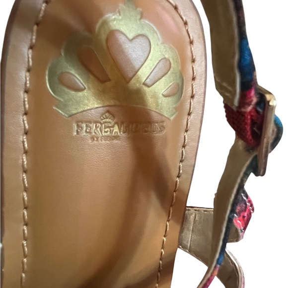 Fergalicious, Fergie Sandals Womens 8.5 Floral Strappy Flats
Comfort pink buckle - Picture 8 of 10